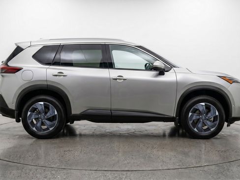 Used 2025 Nissan Rogue SV AWD/4WD image 11