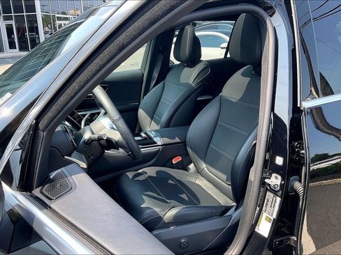 Used 2025 Mercedes-Benz GLC 350e 4MATIC image 4