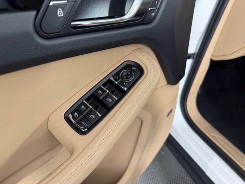 Certified 2026 Porsche Macan AWD/4WD image 22