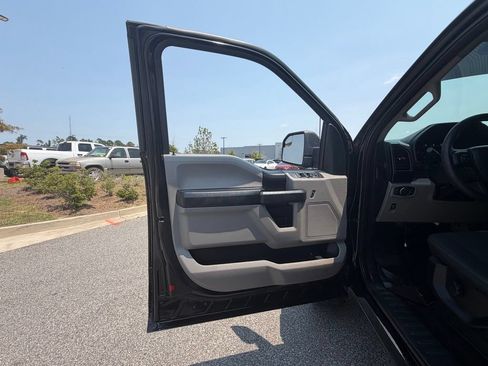 Used 2018 Ford F150 XL w/ Equipment Group 101A Mid AWD/4WD image 42