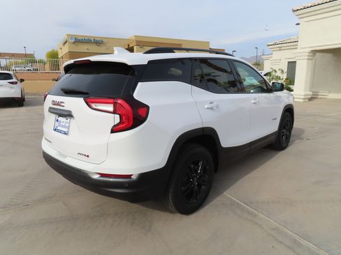 Used 2024 GMC Terrain AT4 image 8