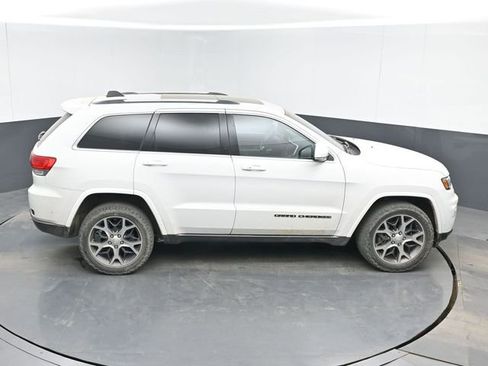 Used 2018 Jeep Grand Cherokee Limited image 25