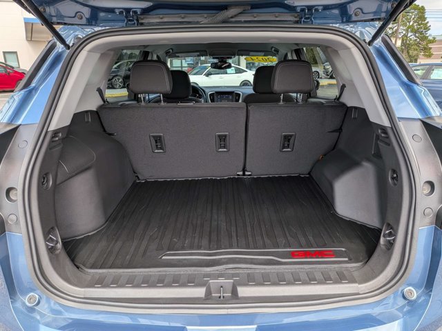 Used 2024 GMC Terrain SLE w/ Driver Convenience Package FWD image 12