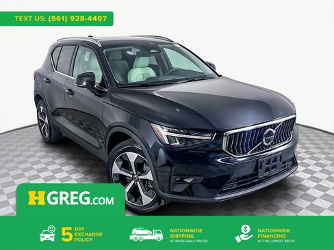 Used 2024 Volvo XC40 B5 Plus image 1