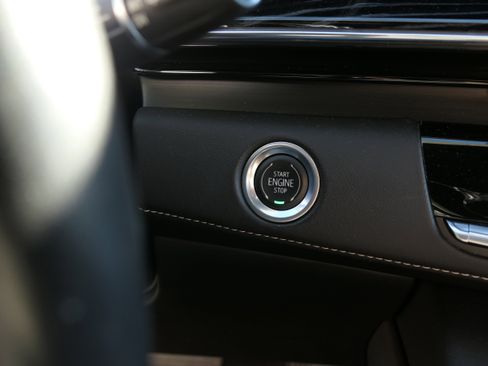 Certified 2021 Cadillac Escalade ESV Sport w/ Driver Assist Tech Package image 18