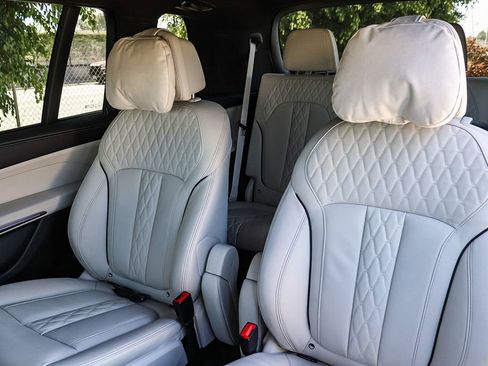 Certified 2025 BMW X7 M60i AWD/4WD image 20