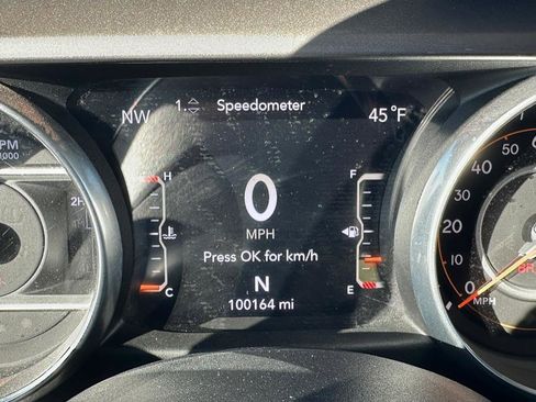 Used 2018 Jeep Wrangler Unlimited Sahara image 30