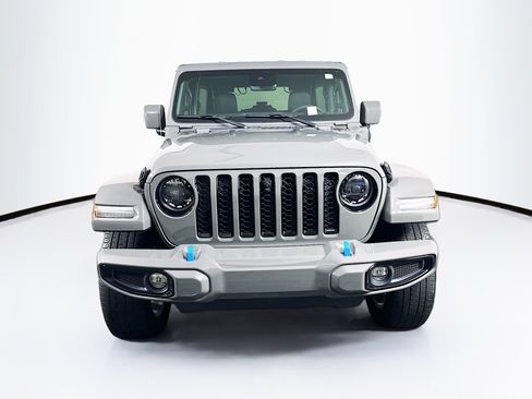 Used 2023 Jeep Wrangler Unlimited Sahara AWD/4WD image 2