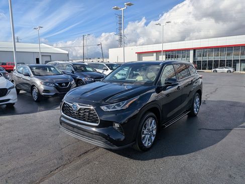 Used 2024 Toyota Highlander Limited image 4