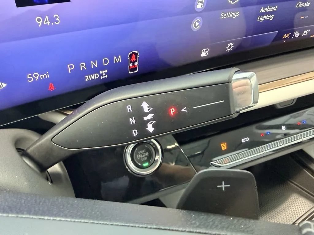 Used 2025 Buick Envision Avenir AWD/4WD image 39