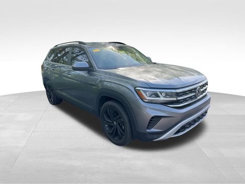 Used 2023 Volkswagen Atlas SE w/ Black Wheel Package image 4