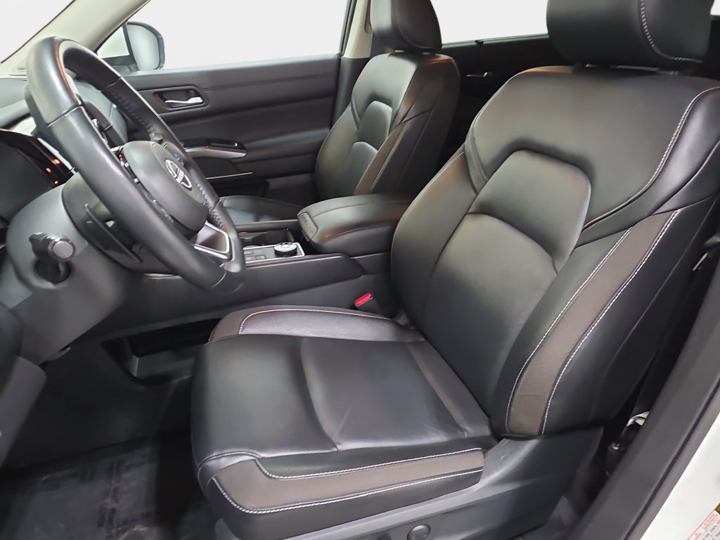 Used 2024 Nissan Pathfinder SL w/ SL Premium Package AWD/4WD image 13