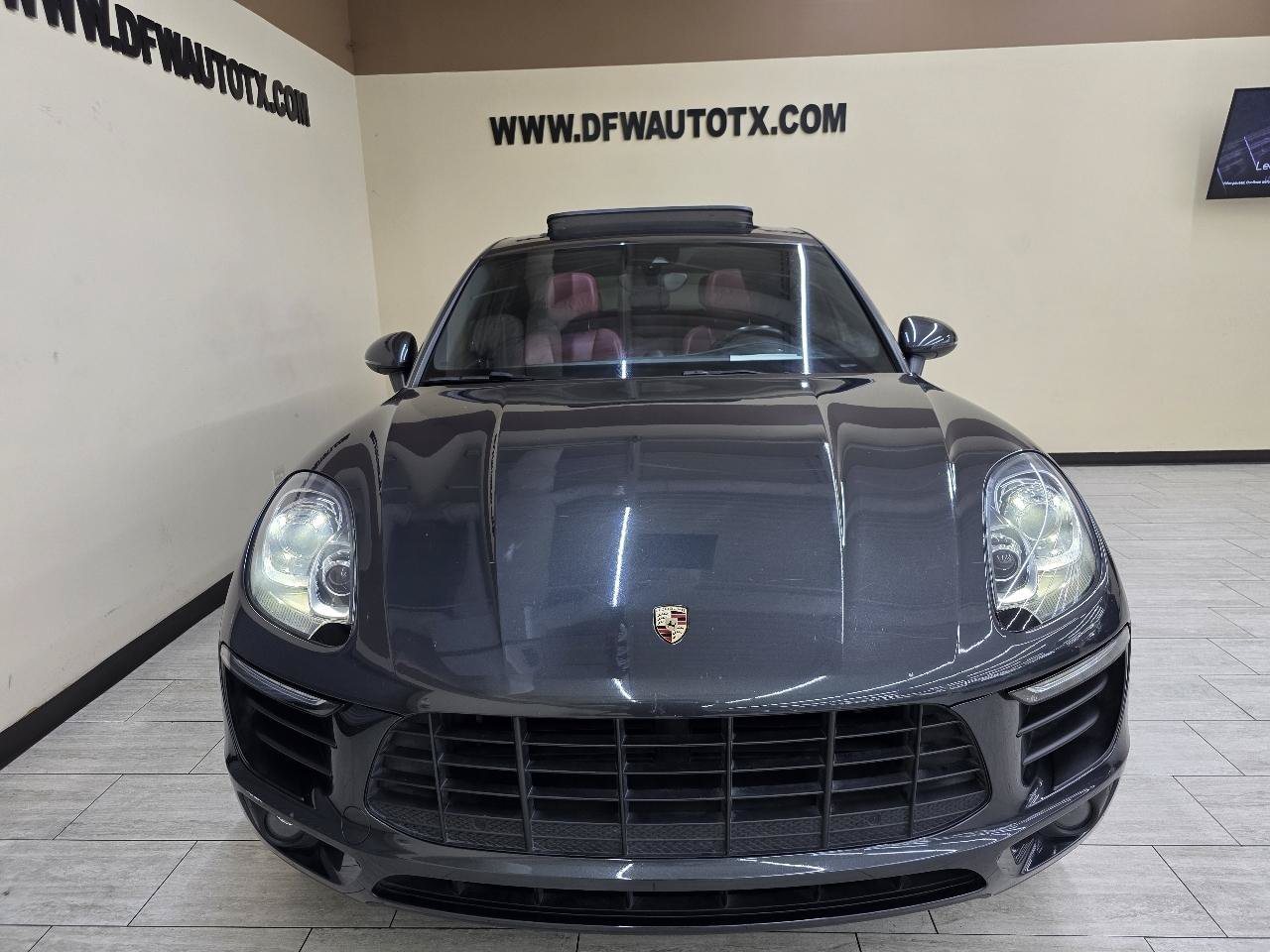 Used 2018 Porsche Macan AWD/4WD image 3