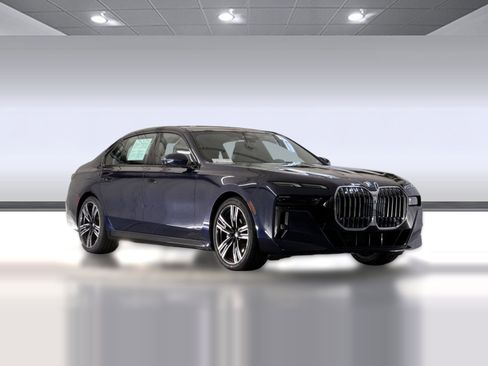 Certified 2023 BMW 740i w/ Parking Assistance Package RWD image 7