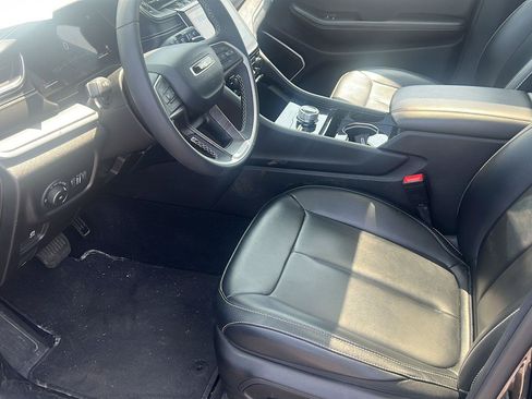 Used 2023 Jeep Grand Cherokee L Limited AWD/4WD image 19