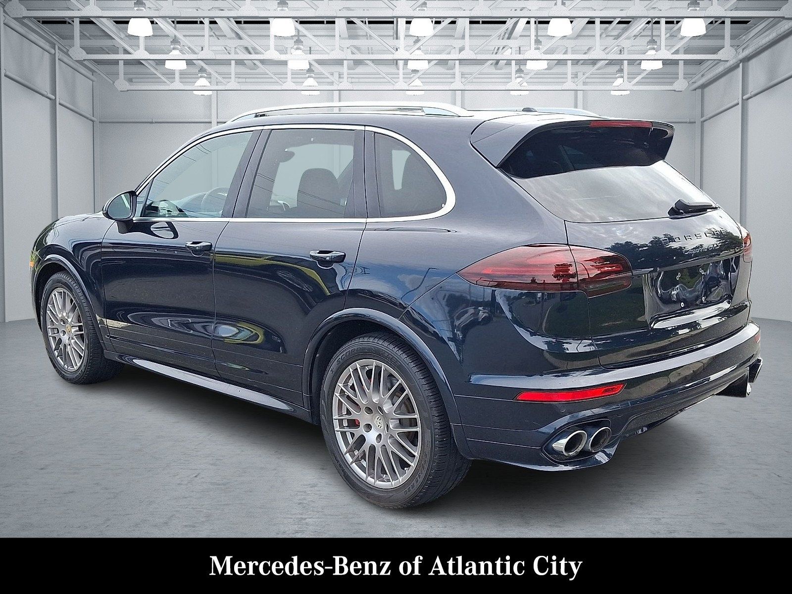 Used 2016 Porsche Cayenne GTS AWD/4WD image 4