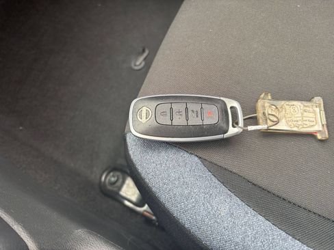 Used 2025 Nissan Versa SV FWD image 20