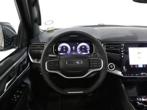 Used 2025 Jeep Wagoneer 4WD w/ Premium Group I image 13