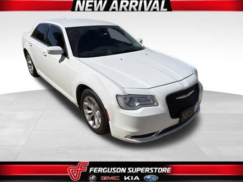 Used 2016 Chrysler 300 Limited RWD image 1