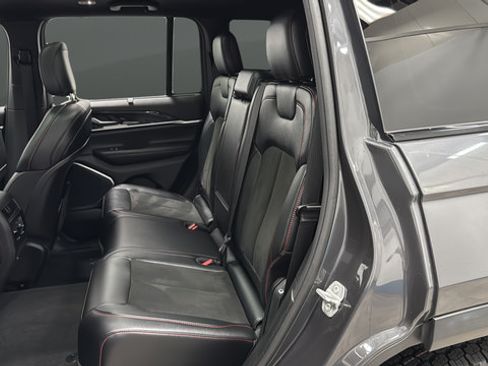 Used 2022 Jeep Grand Cherokee Trailhawk w/ Luxury Tech Group III AWD/4WD image 21