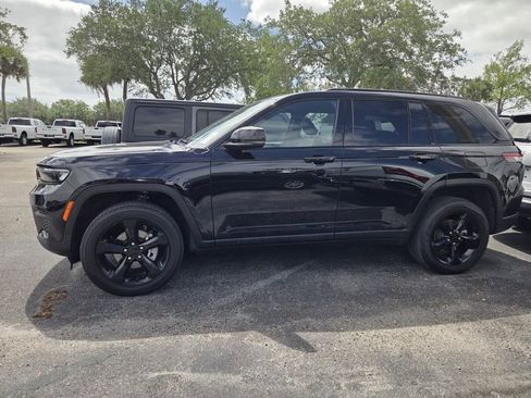 Used 2024 Jeep Grand Cherokee Altitude image 5