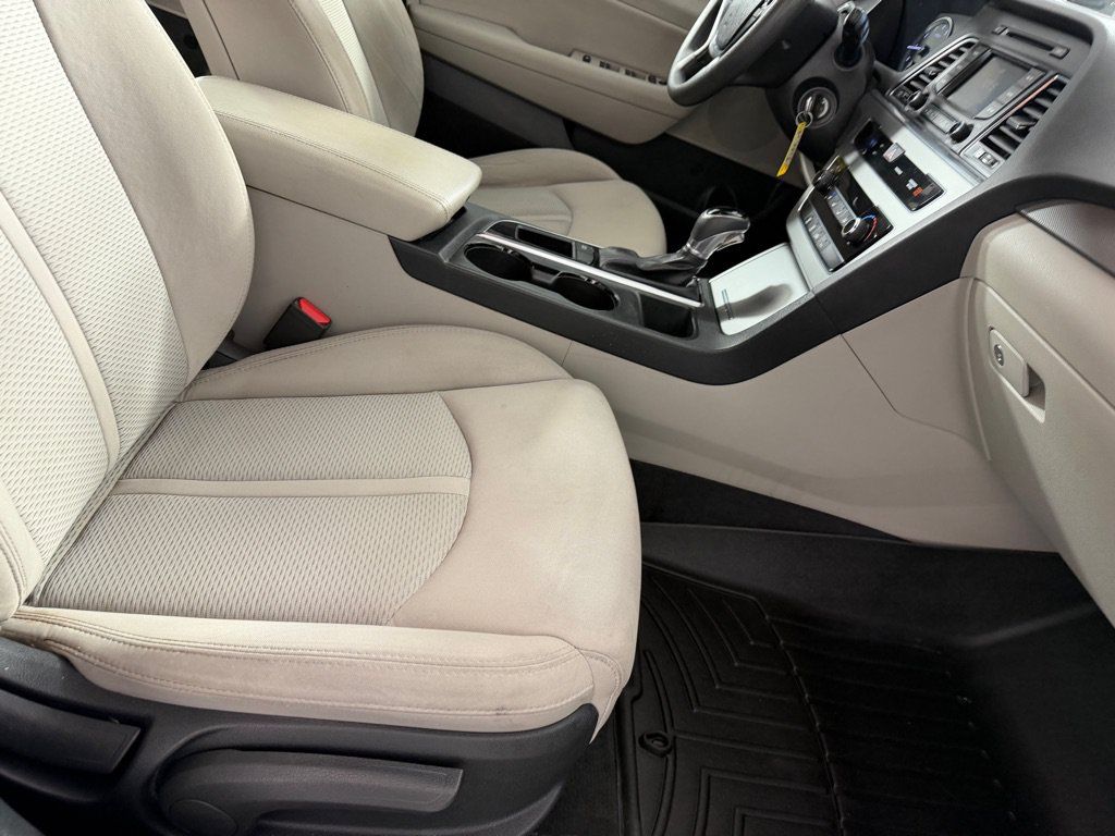 Used 2015 Hyundai Sonata SE w/ Option Group 09 FWD image 22