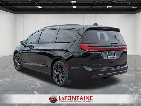 New 2026 Chrysler Pacifica Select w/ S Appearance Package image 3