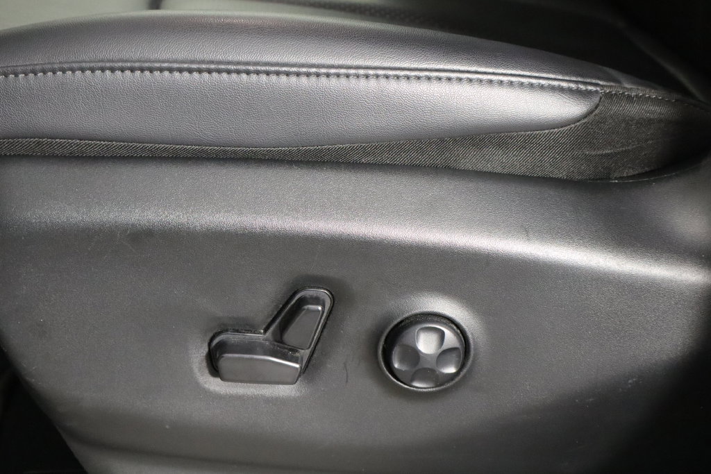 Used 2024 Chrysler Pacifica Limited FWD image 25