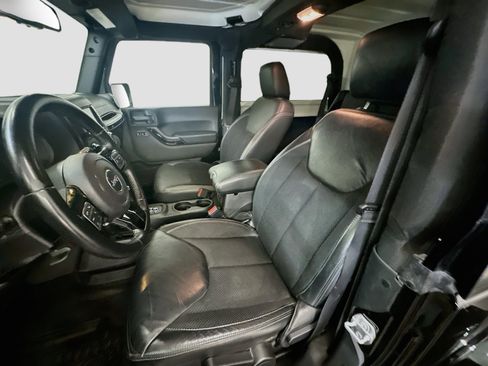 Used 2017 Jeep Wrangler Sahara AWD/4WD image 13