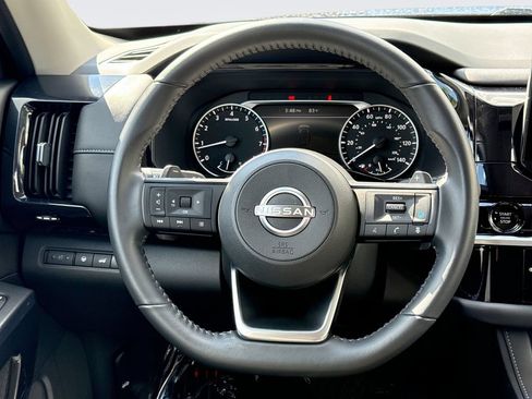 Used 2025 Nissan Pathfinder SV FWD image 11