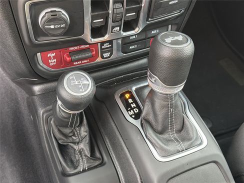 Used 2025 Jeep Wrangler Unlimited Rubicon 4xe w/ Convenience Group AWD/4WD image 29
