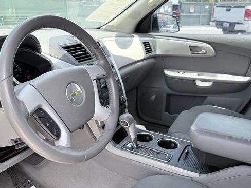 Used 2011 Chevrolet Traverse LS FWD image 12