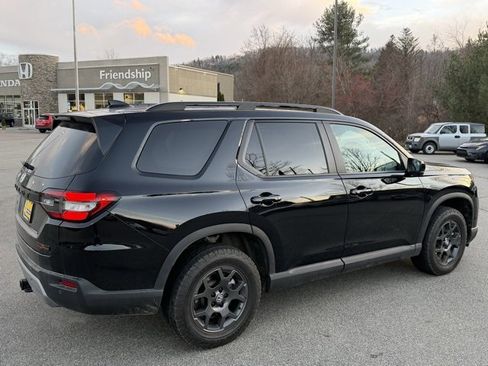Used 2025 Honda Pilot TrailSport image 5