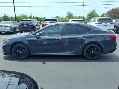 Used 2025 Toyota Camry SE AWD/4WD image 4