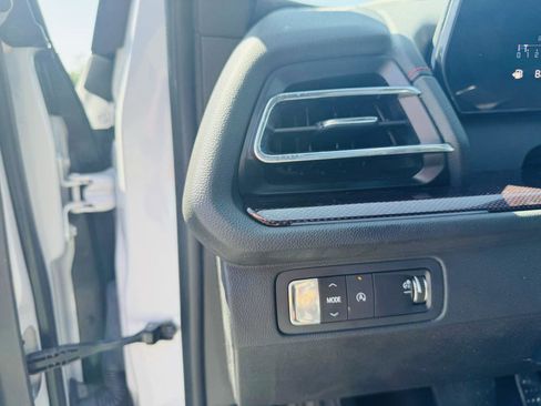 Used 2024 Chevrolet Traverse RS image 28