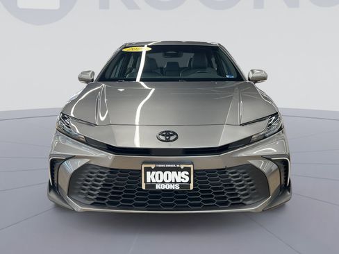 Used 2025 Toyota Camry SE image 8