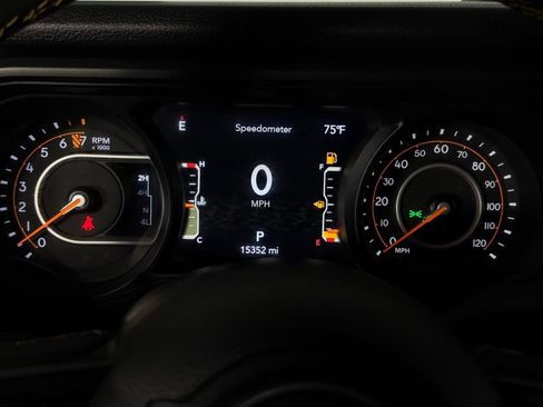 Certified 2024 Jeep Gladiator Sport AWD/4WD image 14