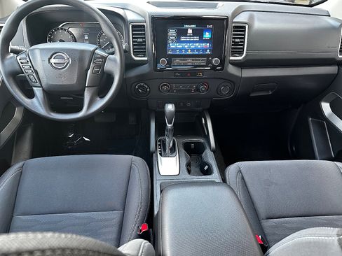Used 2024 Nissan Frontier SV image 16