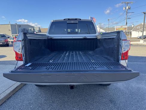 Used 2017 Nissan Titan SL image 11