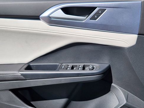 New 2026 Volkswagen Taos SE AWD/4WD image 13