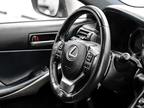 Used 2019 Lexus IS 300 RWD image 12