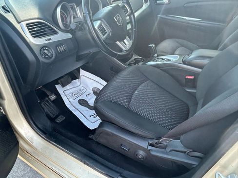 Used 2011 Dodge Journey SXT FWD image 9