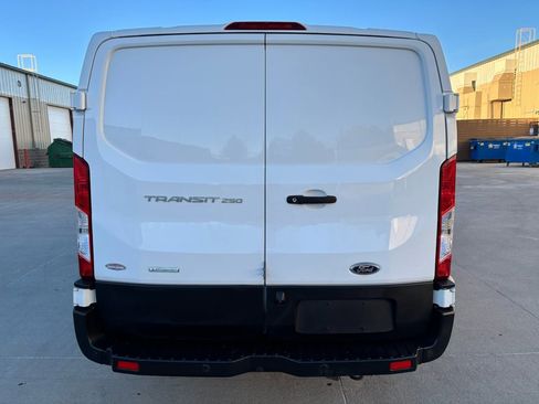 Used 2019 Ford Transit 250 130 Low Roof image 4
