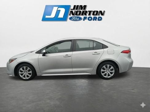 Used 2021 Toyota Corolla LE image 6