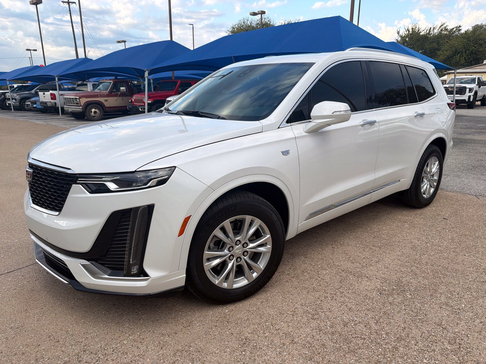 Used 2025 Cadillac XT6 Luxury FWD image 1