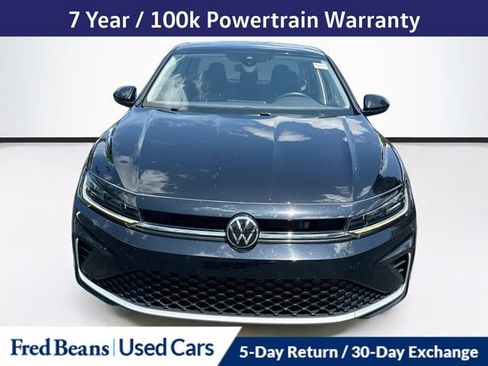 Used 2025 Volkswagen Jetta SE FWD image 2