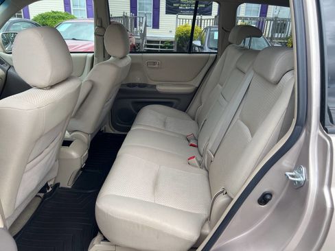 Used 2006 Toyota Highlander 4WD V6 w/ 3rd Row image 13