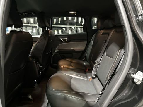 Used 2023 Jeep Compass Latitude image 25