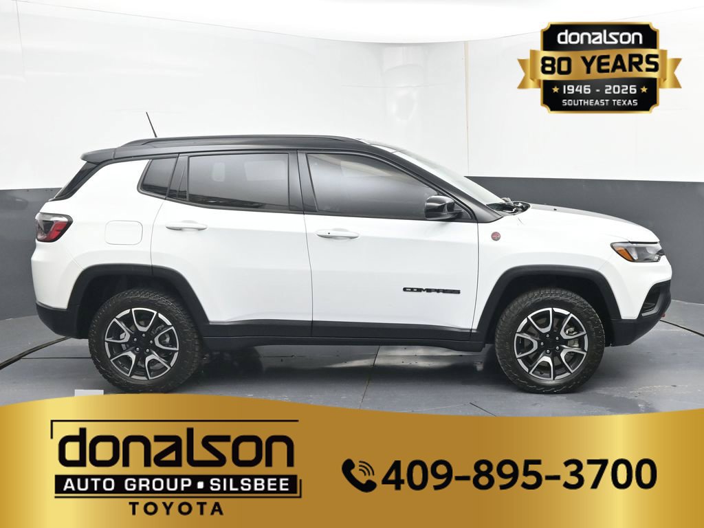 Used 2024 Jeep Compass Trailhawk AWD/4WD image 2