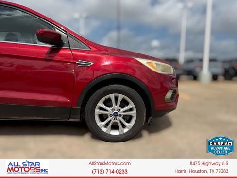 Used 2017 Ford Escape SE FWD image 4